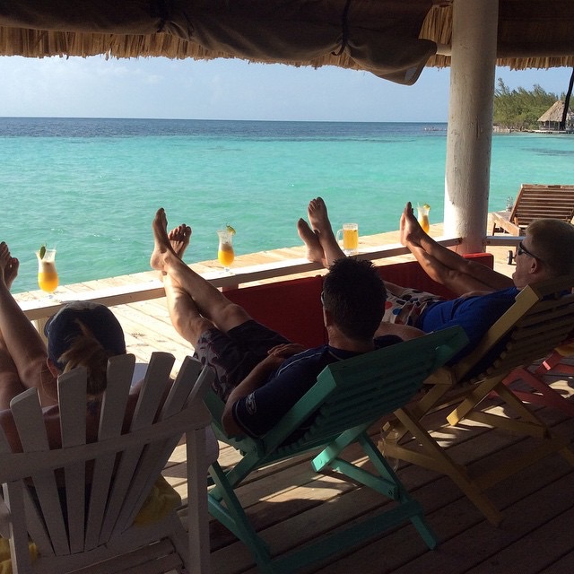 Couples enjoying a variety of tropical drinks at the bar!