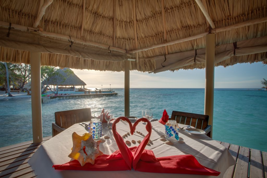 Romantic Candlelight Dinner in All Inclusive Honeymoon Package