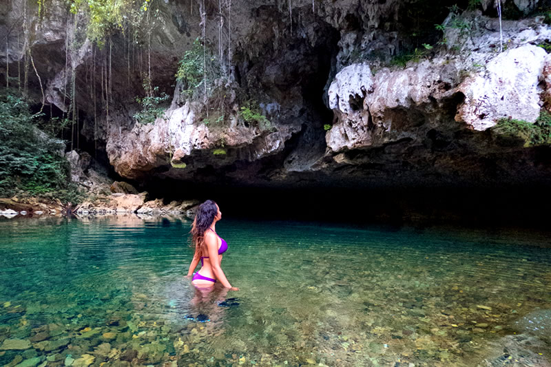 10 Reasons to Take A Belize Vacation - Cave Tubing