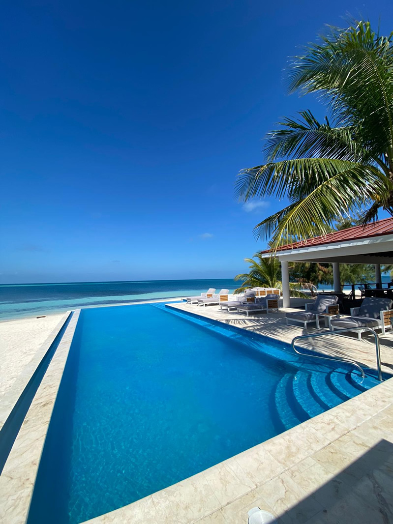 Manta Island Resort - infinity Pool
